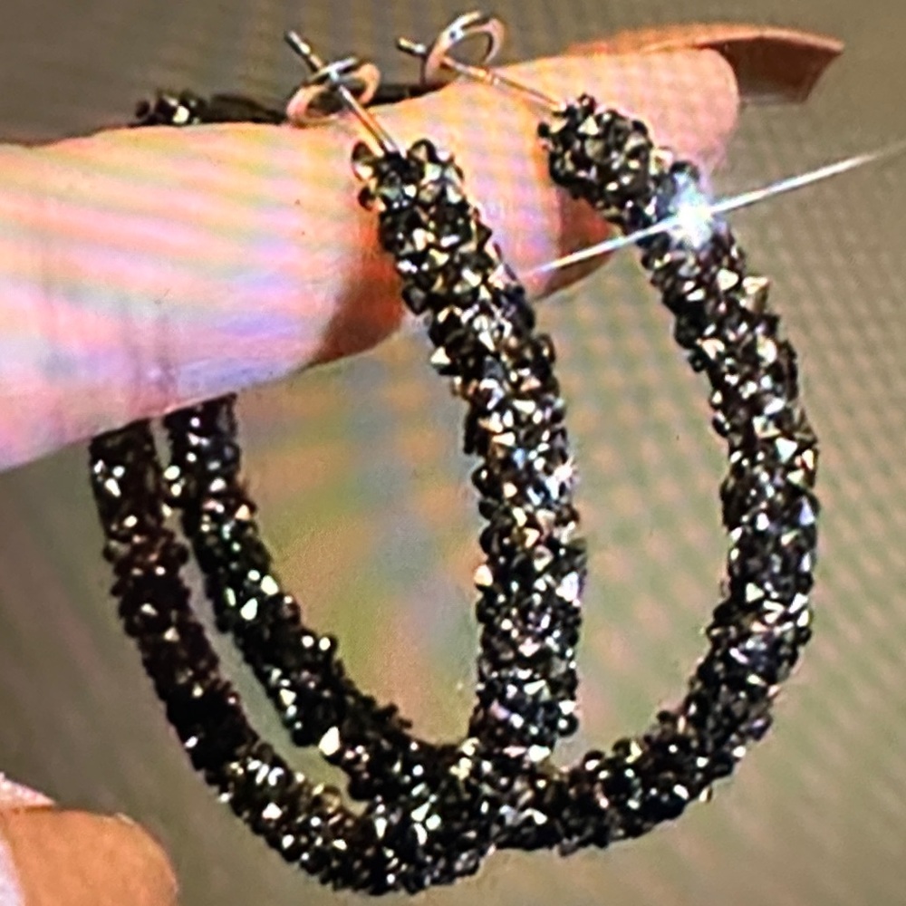 Unlisted luxury hoop Sparkling Black Earrings - Picture 7 of 7